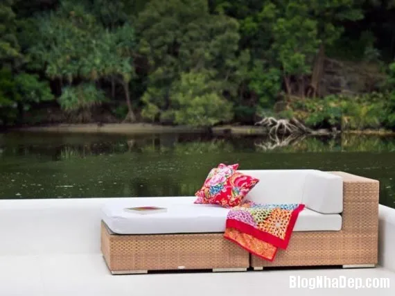 Biệt thự trắng sang trọng nằm bên cạnh hồ nước yên bình của vùng Queensland, Úc