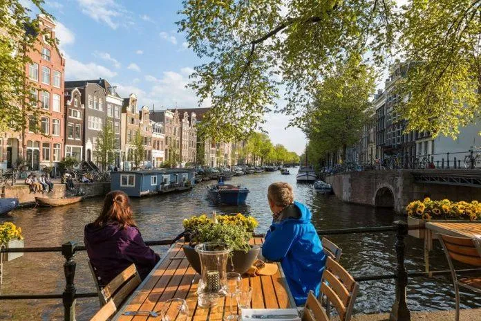 10 việc phải thử một lần khi đến Amsterdam – Thành phố của những chiếc xe đạp