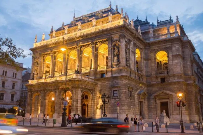 8 địa điểm bạn nên khám phá khi du lịch Budapest – “Thành phố hai bờ sông”