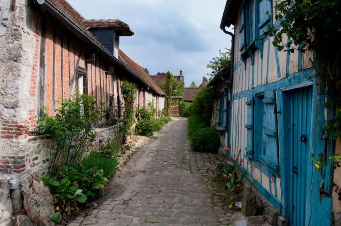 Bỏ lại nét xa hoa, nước Pháp cũng có những làng quê thanh bình như thế này