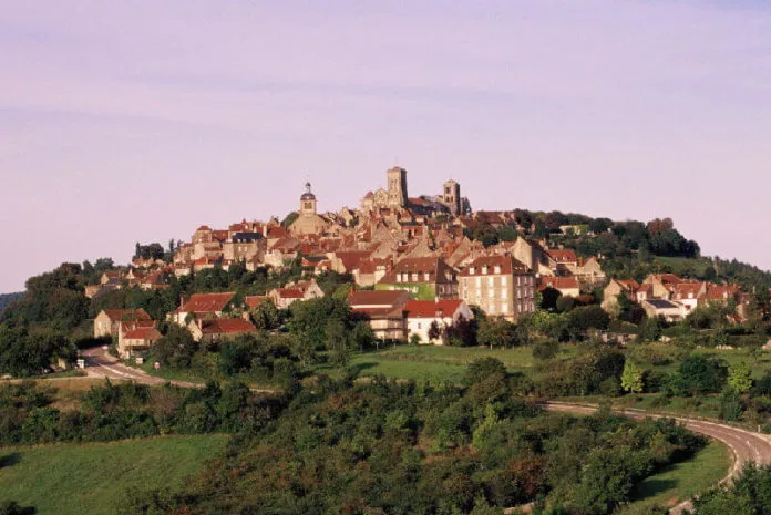Bỏ lại nét xa hoa, nước Pháp cũng có những làng quê thanh bình như thế này