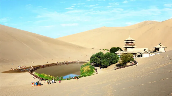 Chiêm ngưỡng 10 cồn cát đẹp kỳ vĩ nhất thế giới, Việt Nam góp mặt trong BXH