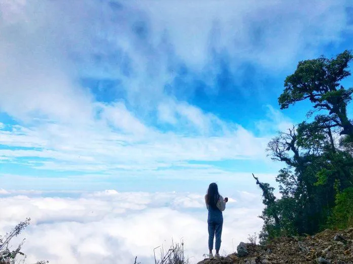 Chiêu Lầu Thi – Lạc trôi cùng biển mây bồng bềnh nơi đỉnh núi “chín tầng thang”