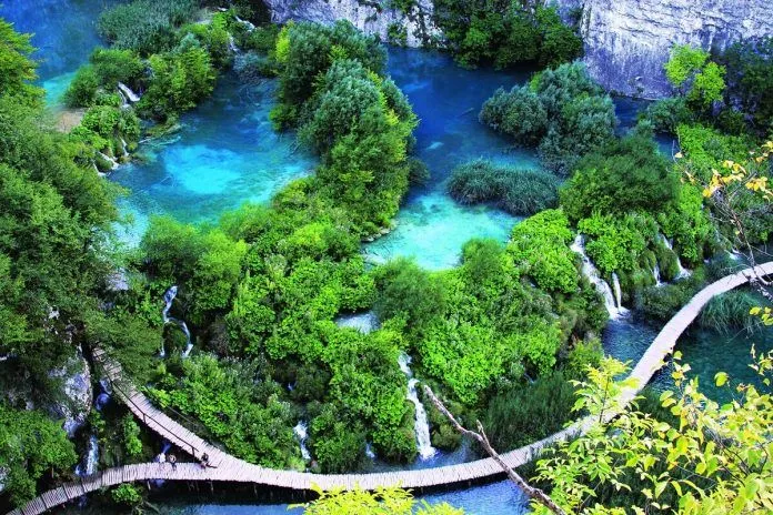 Choáng ngợp trước vẻ đẹp thần tiên của hồ Plitvice, Croatia