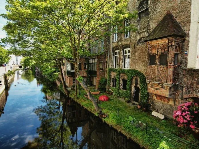 Chuyến du hành ngược thời gian ở thành phố Bruges