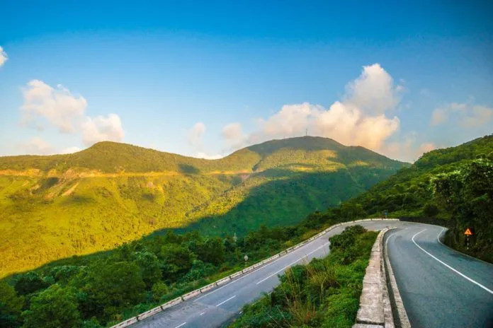 Đèo Hải Vân: Cung đường đẹp bậc nhất thế giới