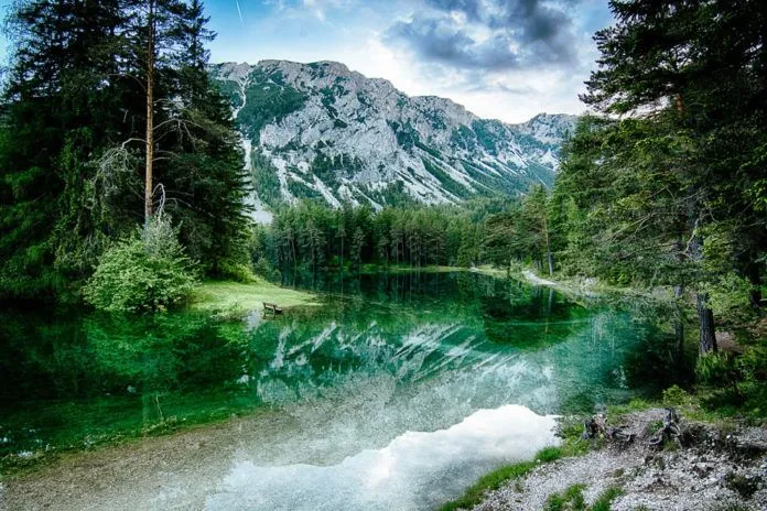 Đi Áo săn “mùa nước nổi” ở Green Lake