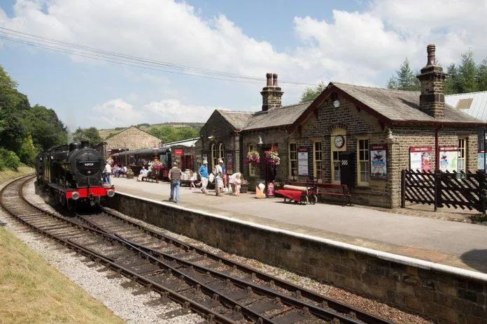 Du lịch bằng tàu hỏa – Tận hưởng từng phút giây với những tuyến đường sắt du lịch đẹp nhất Vương quốc Anh
