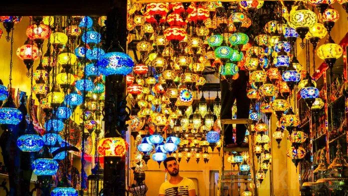 Du lịch Dubai phải mua quà lưu niệm gì để mang theo dấu ấn đậm chất vùng Trung Đông?