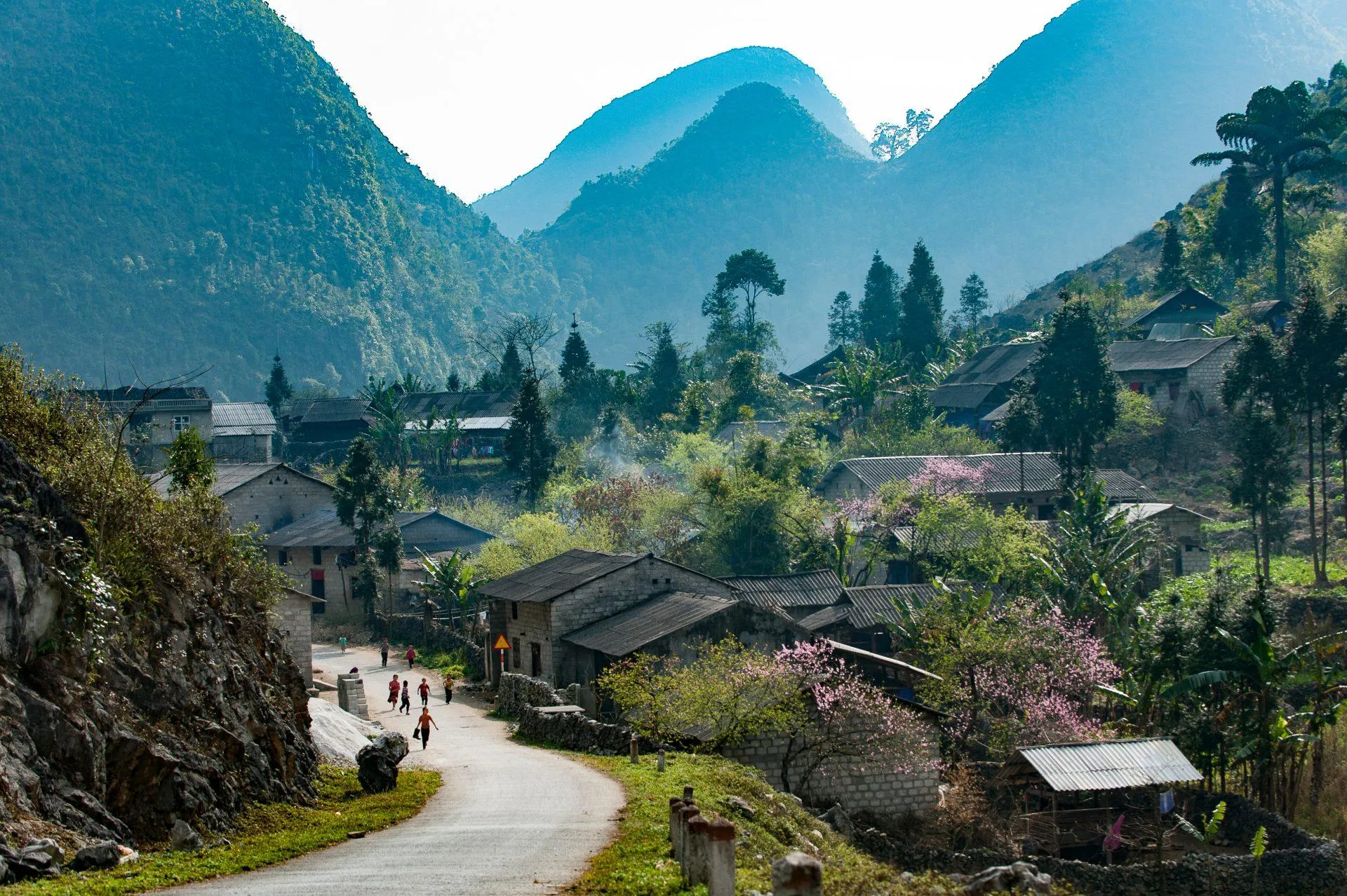 Du lịch Hà Giang – Nơi cao nguyên đá nở hoa và đậm đà vẻ đẹp văn hóa vùng Tây Bắc