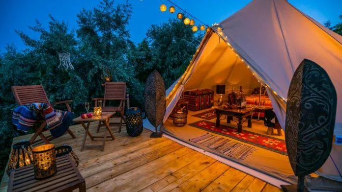 Du lịch kiểu glamping có gì thú vị mà được nhiều người yêu thích đến thế?