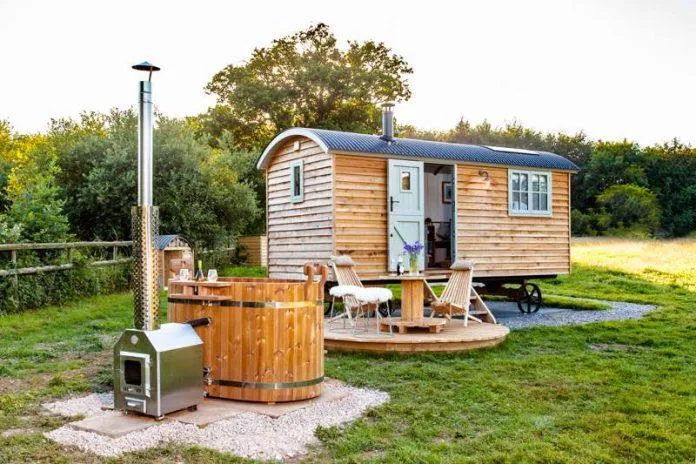 Du lịch kiểu glamping có gì thú vị mà được nhiều người yêu thích đến thế?