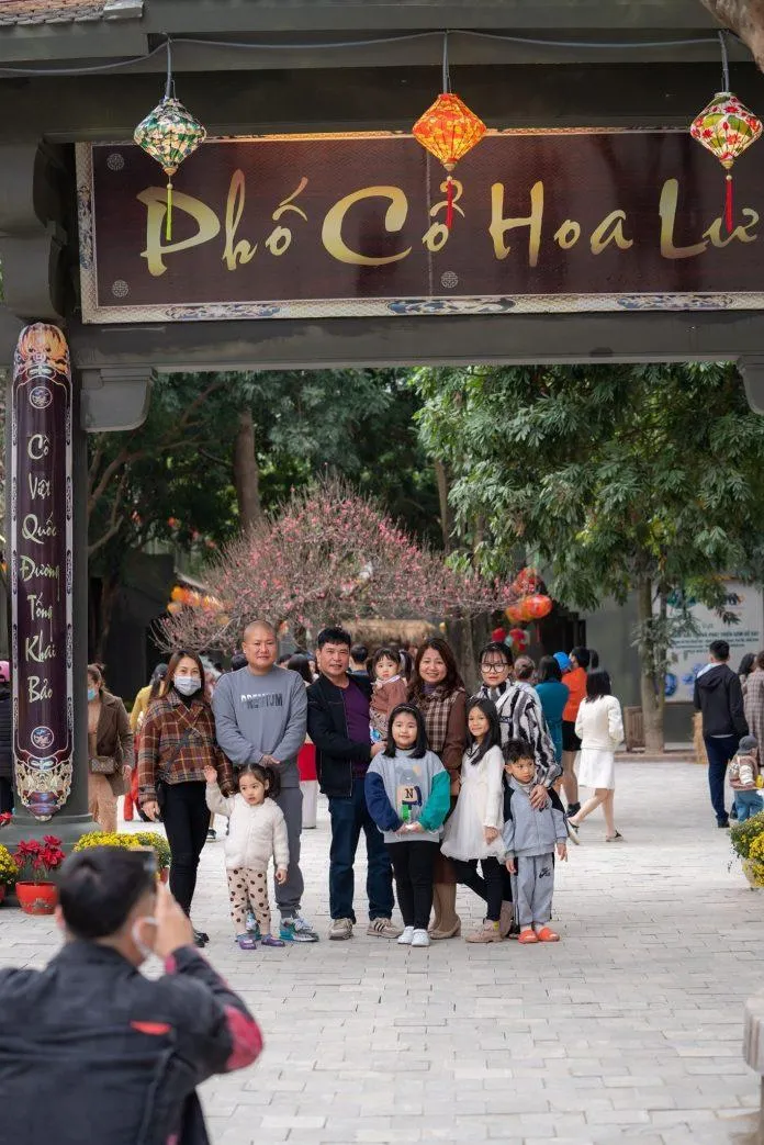 Du lịch Ninh Bình xuất hiện khu phố cổ đặc biệt thu hút hàng ngàn người tới “xuyên không”