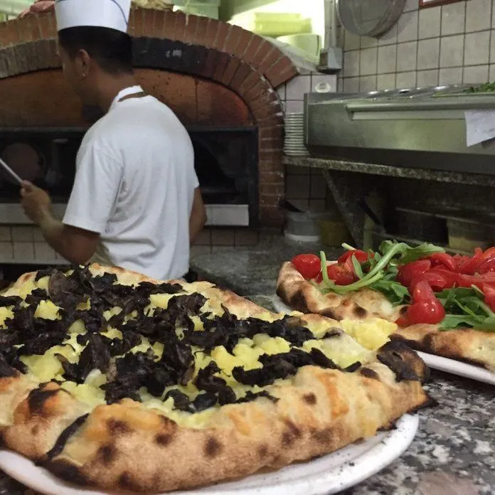 Du lịch tại thủ đô Roma của Ý, phải tìm đến đâu để thưởng thức pizza hảo hạng?