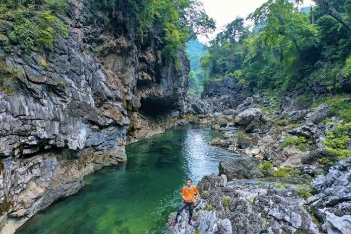 Hang Hung Thoòng Quảng Bình – Chinh phục hang động tuyệt đẹp mới được khai phá