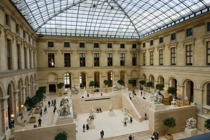 Khám phá Bảo tàng Louvre tại Paris – Nơi khởi nguồn Mật mã Da Vinci!