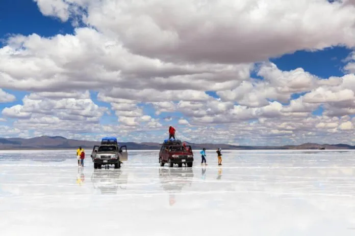 Khám phá cánh đồng muối Salar de Uyuni lớn nhất thế giới ở Bolivia