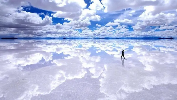 Khám phá cánh đồng muối Salar de Uyuni lớn nhất thế giới ở Bolivia