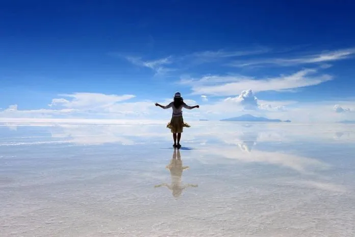 Khám phá cánh đồng muối Salar de Uyuni lớn nhất thế giới ở Bolivia