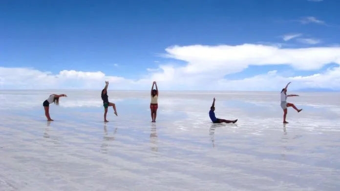 Khám phá cánh đồng muối Salar de Uyuni lớn nhất thế giới ở Bolivia