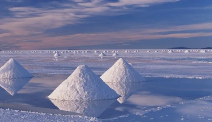 Khám phá cánh đồng muối Salar de Uyuni lớn nhất thế giới ở Bolivia