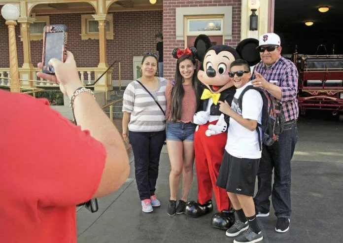 Khám phá Disneyland Thượng Hải những ngày đầu mở cửa