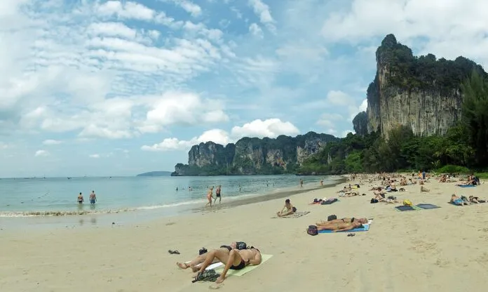 Khám phá Hang Động Kim Cương ở bãi biển Railay cho chuyến du lịch Thái Lan đáng nhớ