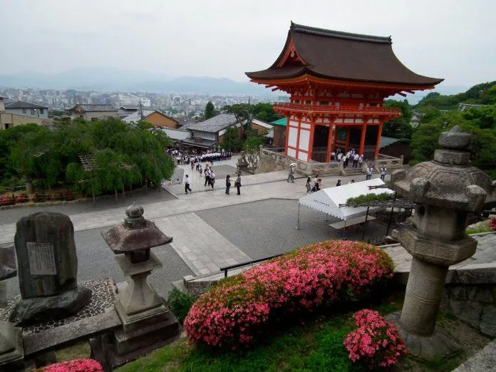 Khám phá ngôi chùa cổ độc đáo tuyệt đẹp ở Kyoto – Otawasan Kiyomizu