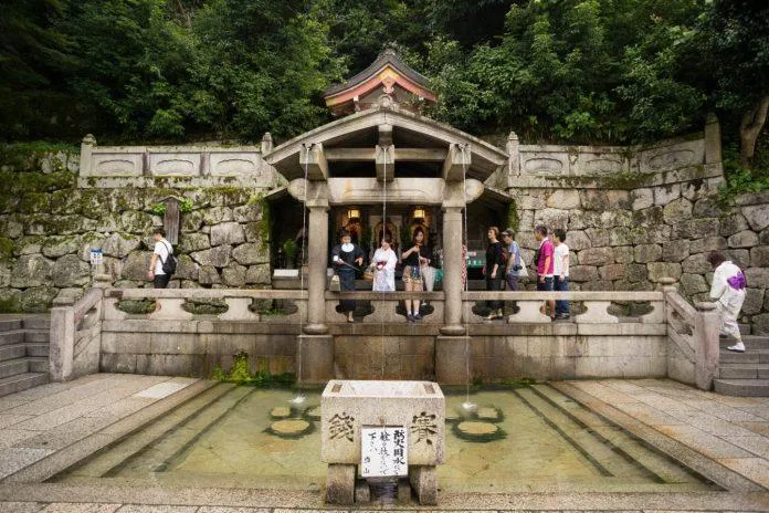 Khám phá ngôi chùa cổ độc đáo tuyệt đẹp ở Kyoto – Otawasan Kiyomizu