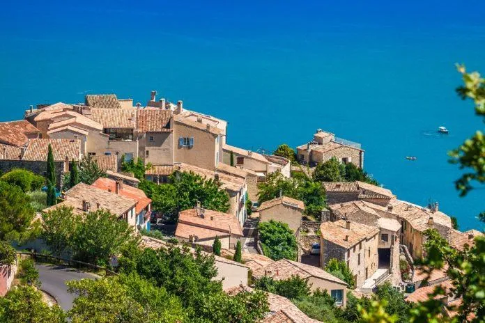 Ngắm hoa oải hương vùng Provence – Thiên đường mộng mơ giữa mùa hè nước Pháp!