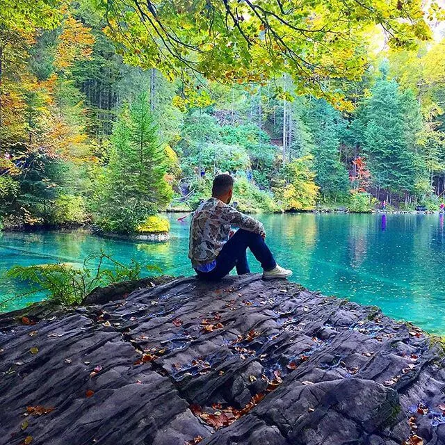 Ngẩn ngơ trước khung cảnh mùa thu của hồ Blausee