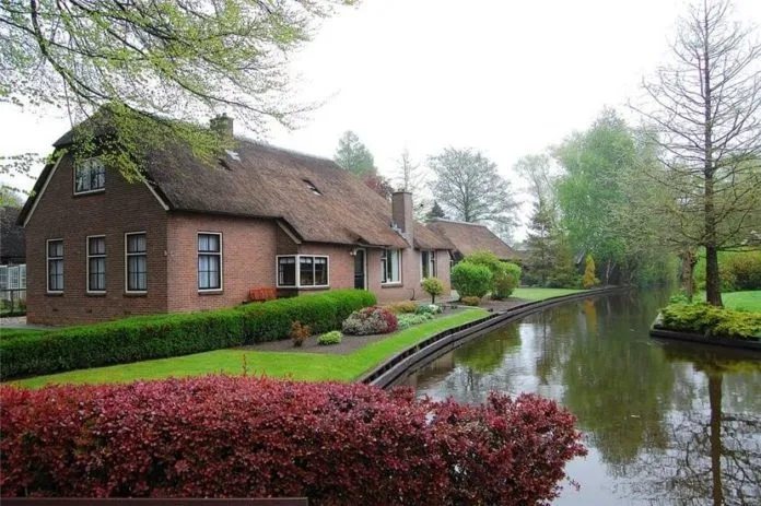 Ngẩn ngơ trước vẻ đẹp của ngôi làng không lối đi ở Hà Lan