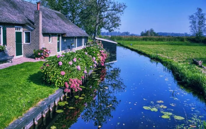 Ngẩn ngơ trước vẻ đẹp của ngôi làng không lối đi ở Hà Lan