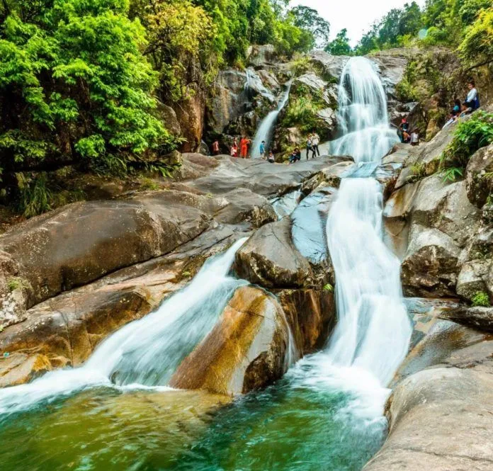Thác Khe Vằn: Hùng thác đẹp mê hồn của “Sa Pa miền sơn cước”