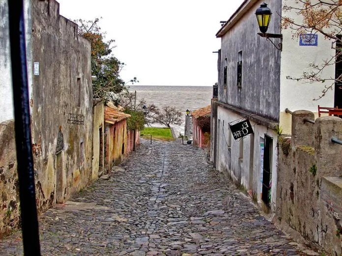 Thăm thành phố cổ nổi tiếng thế giới của Uruguay