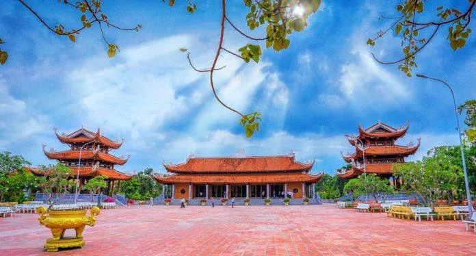Top 5 ngôi chùa linh thiêng và đẹp tại miền Tây mà bạn không nên bỏ qua