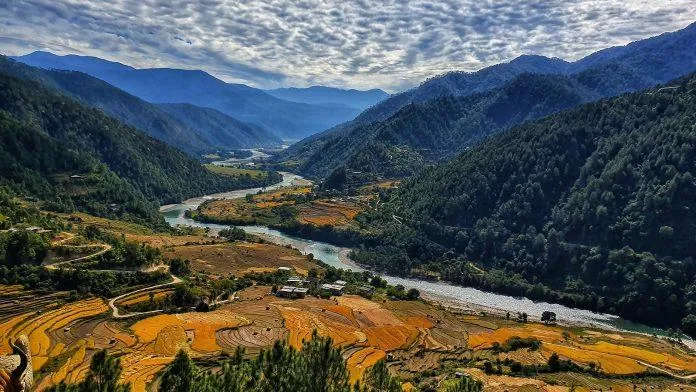 Vẻ đẹp của con đường mòn xuyên Bhutan: Đất nước hạnh phúc nhất thế giới