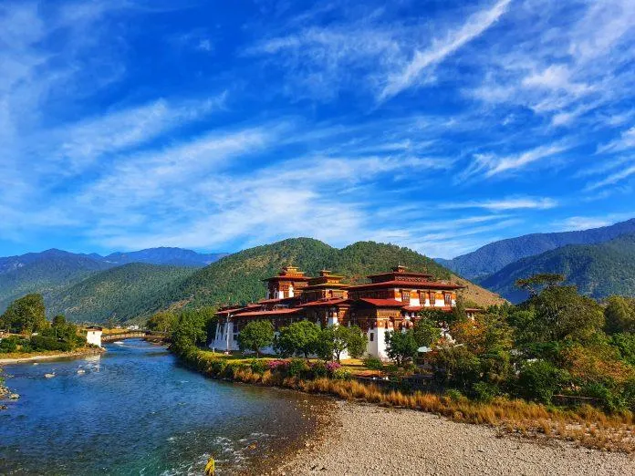 Vẻ đẹp của con đường mòn xuyên Bhutan: Đất nước hạnh phúc nhất thế giới