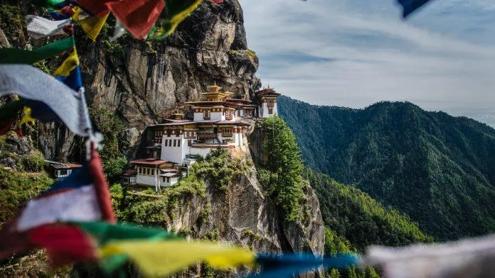 Vẻ đẹp của con đường mòn xuyên Bhutan: Đất nước hạnh phúc nhất thế giới