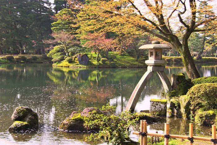 Vườn Kenrokuen tại Nhật Bản – Thiên đường tuyệt đẹp kết hợp sáu yếu tố kỳ diệu của tự nhiên và con người!